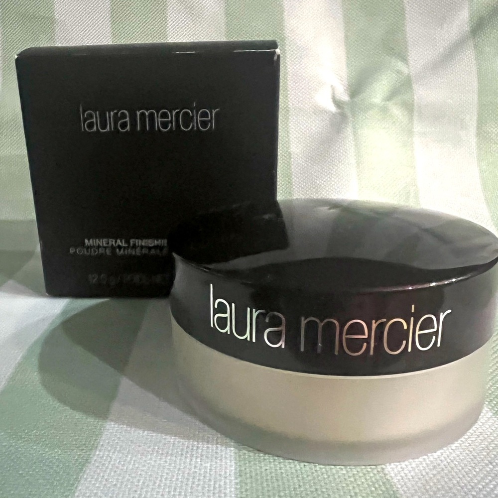 Laura Mercier Translucent Finishing Powder